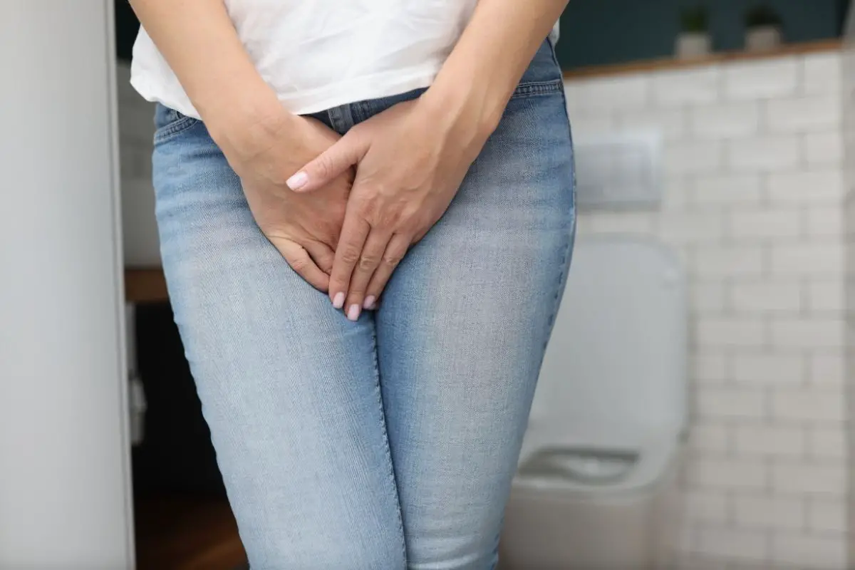 woman wanting to pee after drinking coffee