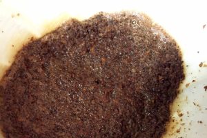 poop look like coffee grounds